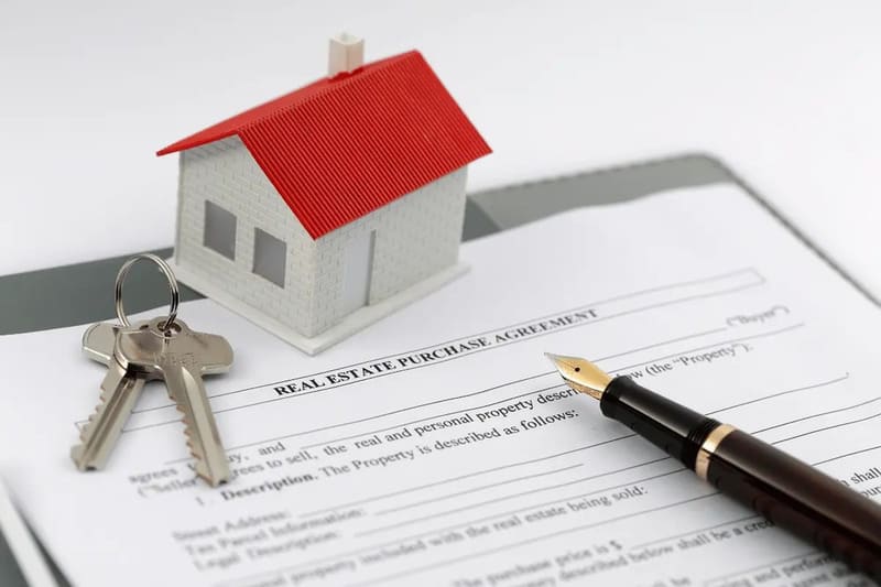 Property documents, house keys and a pen ready for signing